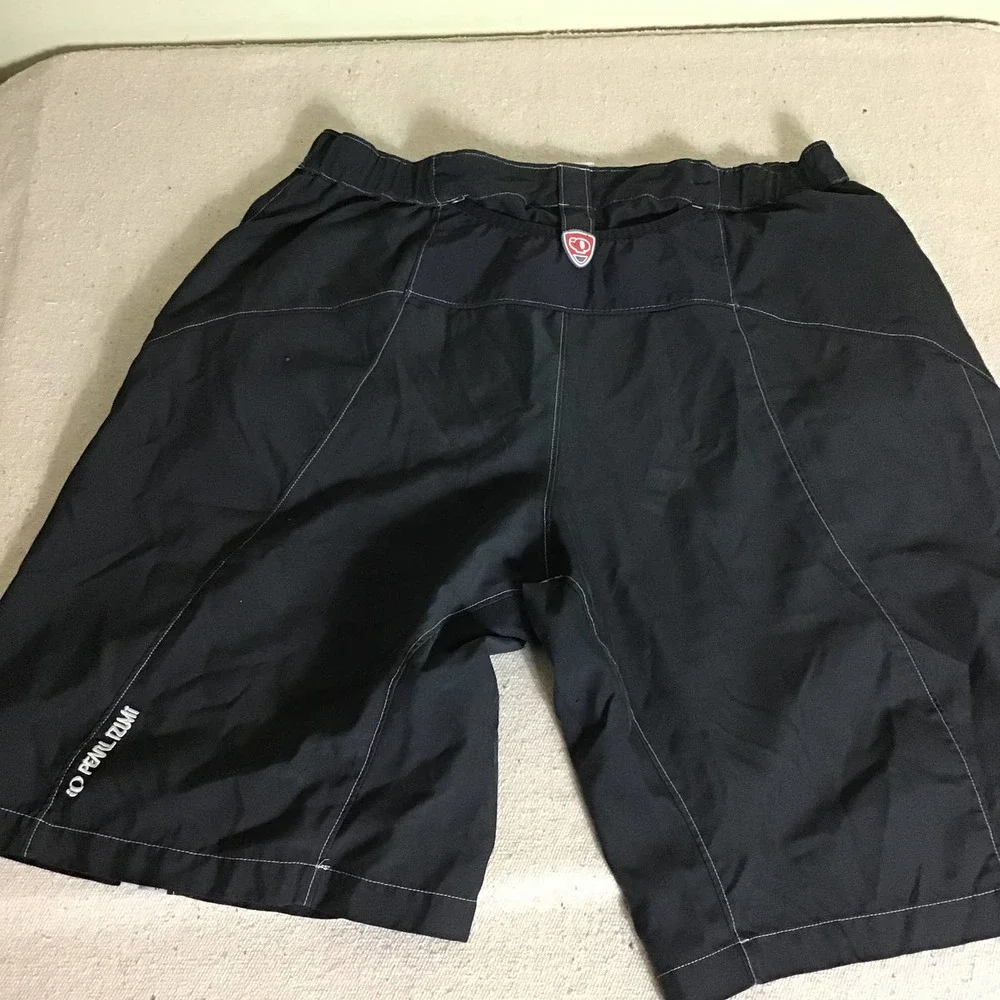 Pearl Izumi Men’s Black Board Shorts Size Large Good Condition (minor …